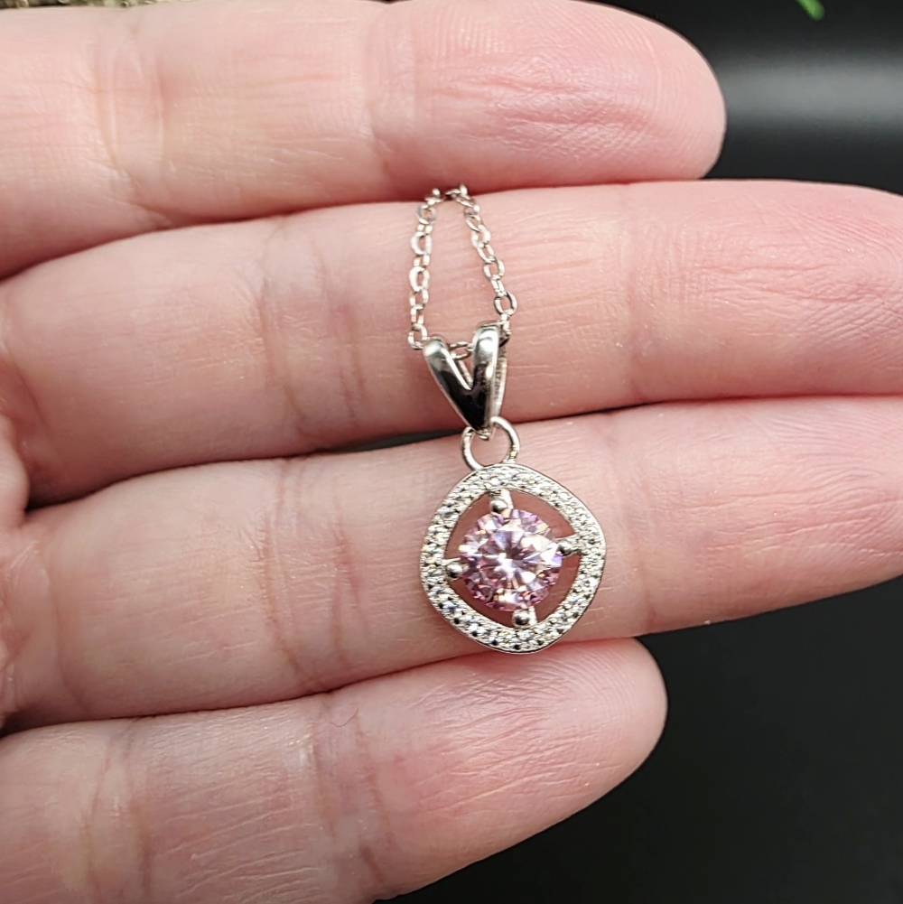 ✨ Pink Moissanite Halo Pendant Necklace – S925 Sterling Silver (18”)